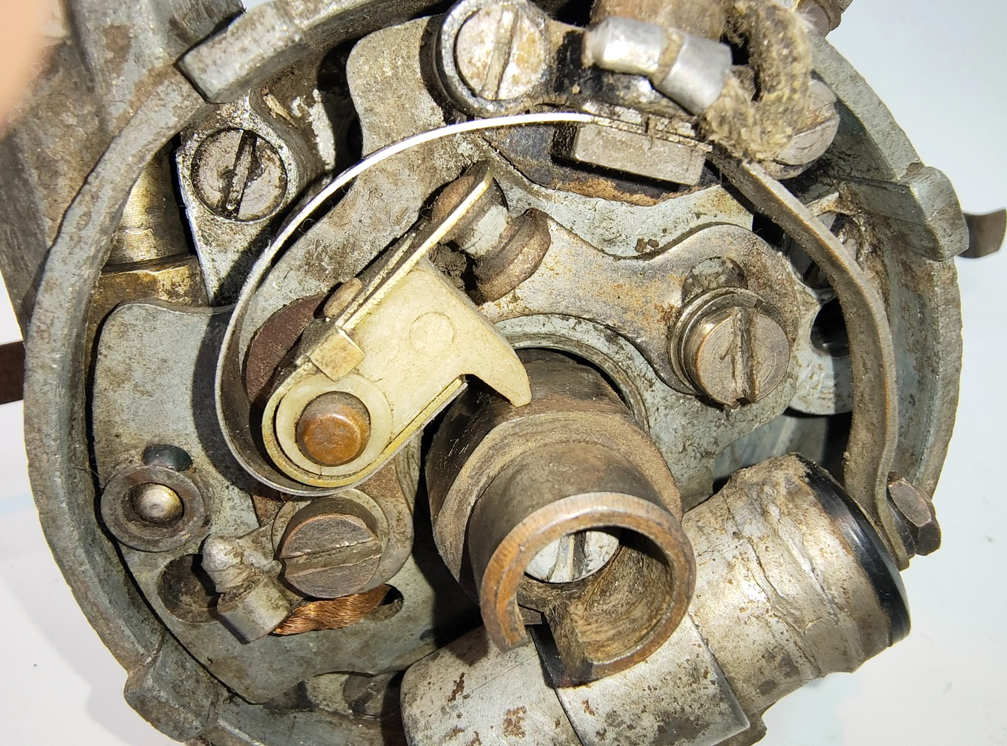 Lucas Original Used Distributor DVX6A 40200B, G97 Date Stamped 7 5112
