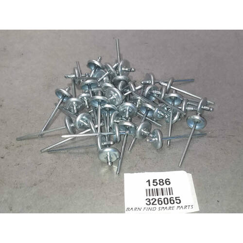 MGB 32606 SIDE MOULDING RIVET & CLIP PACK (41 rivets) New Old Stock