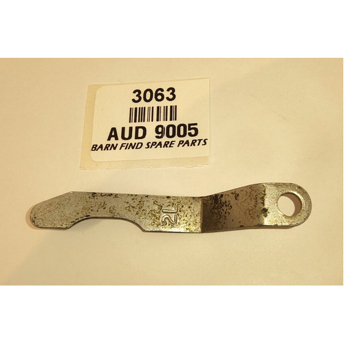 SU Carburettor choke/jet pick up Left Link/lever for rear carbie. AUD 9005 NOS