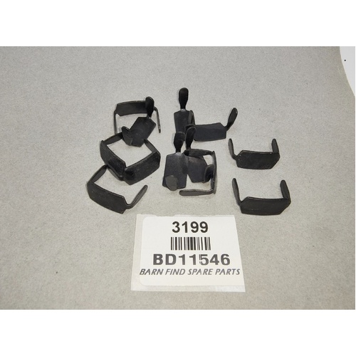 12 Jaguar staple moulding clips 10mm wide BD11546