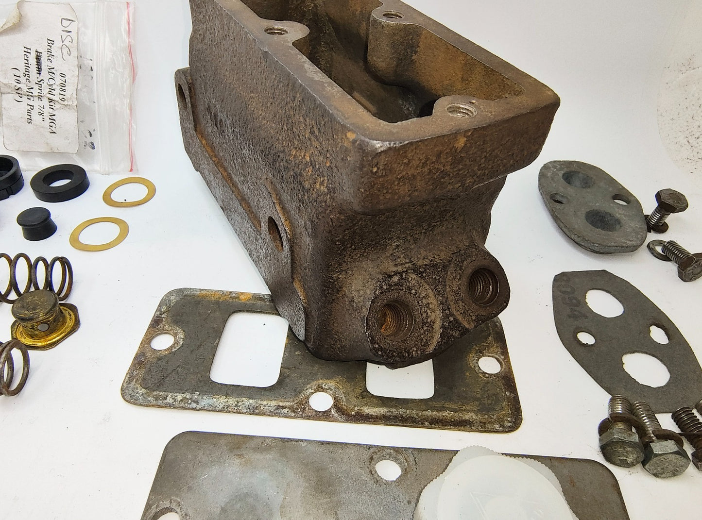 Lockheed used brake & clutch master cylinder 31448C 7/8 inch Suits MG Z Wolseley16