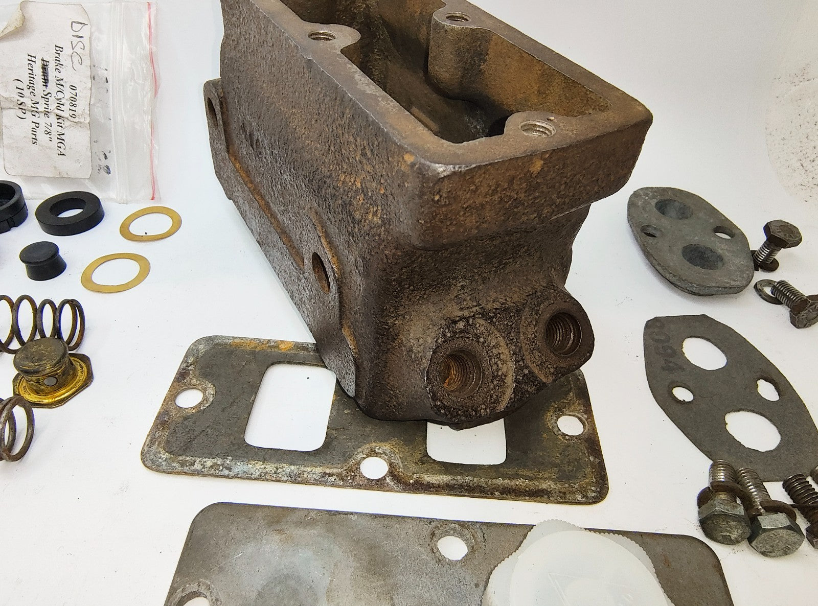 Lockheed used brake & clutch master cylinder 31448C 7/8 inch Suits MG Z Wolseley16