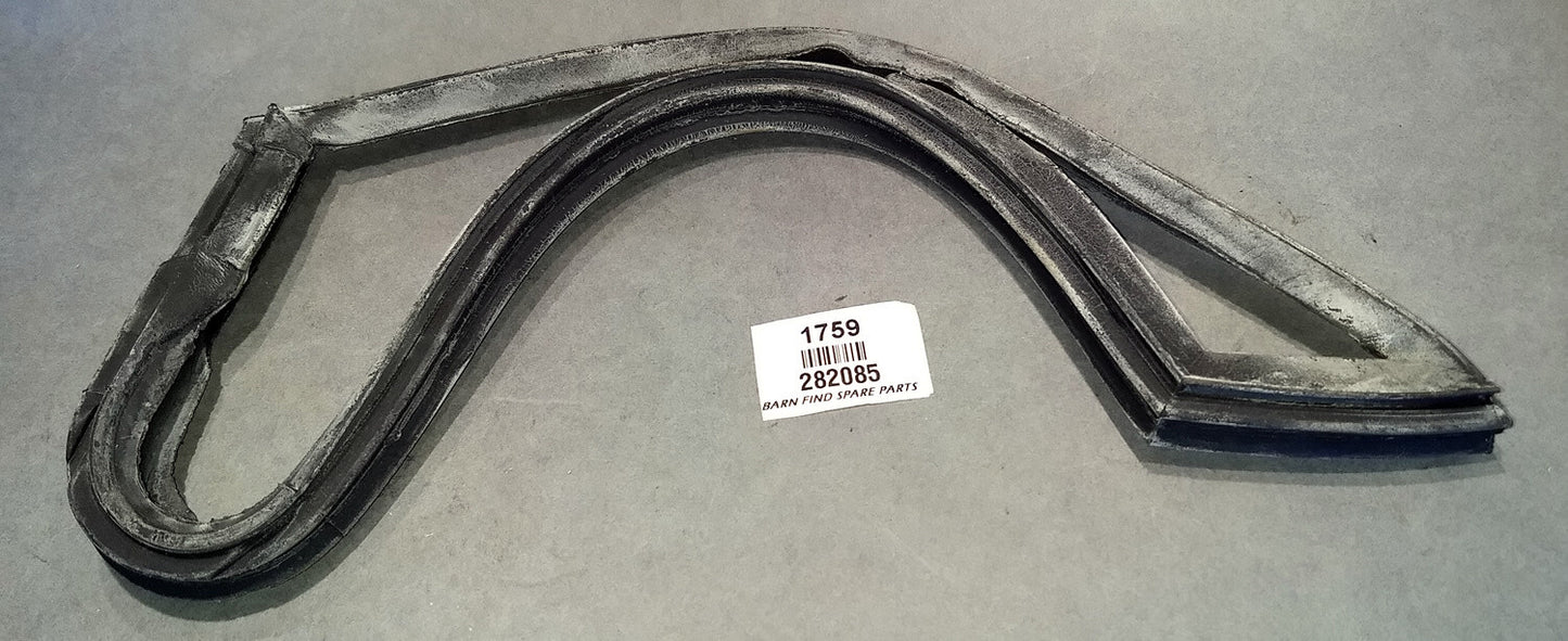 MG Quarter Vent LHS Window Seal 2820850