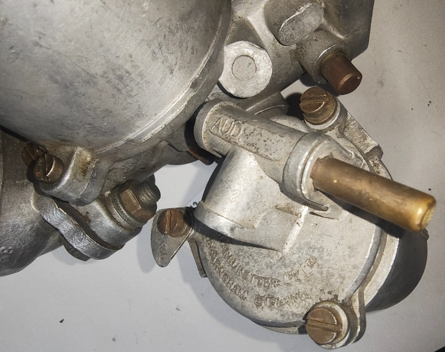 SU HS4 1 1/2 inch single Carburettor complete with air plenum AUD186 good used6