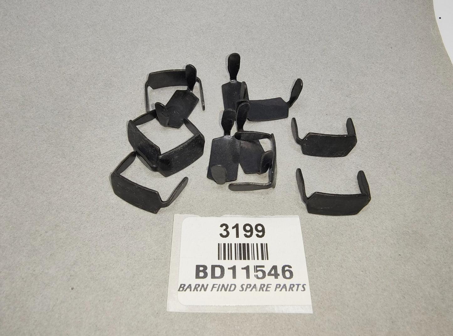 12 Jaguar staple moulding clips 10mm wide BD115460