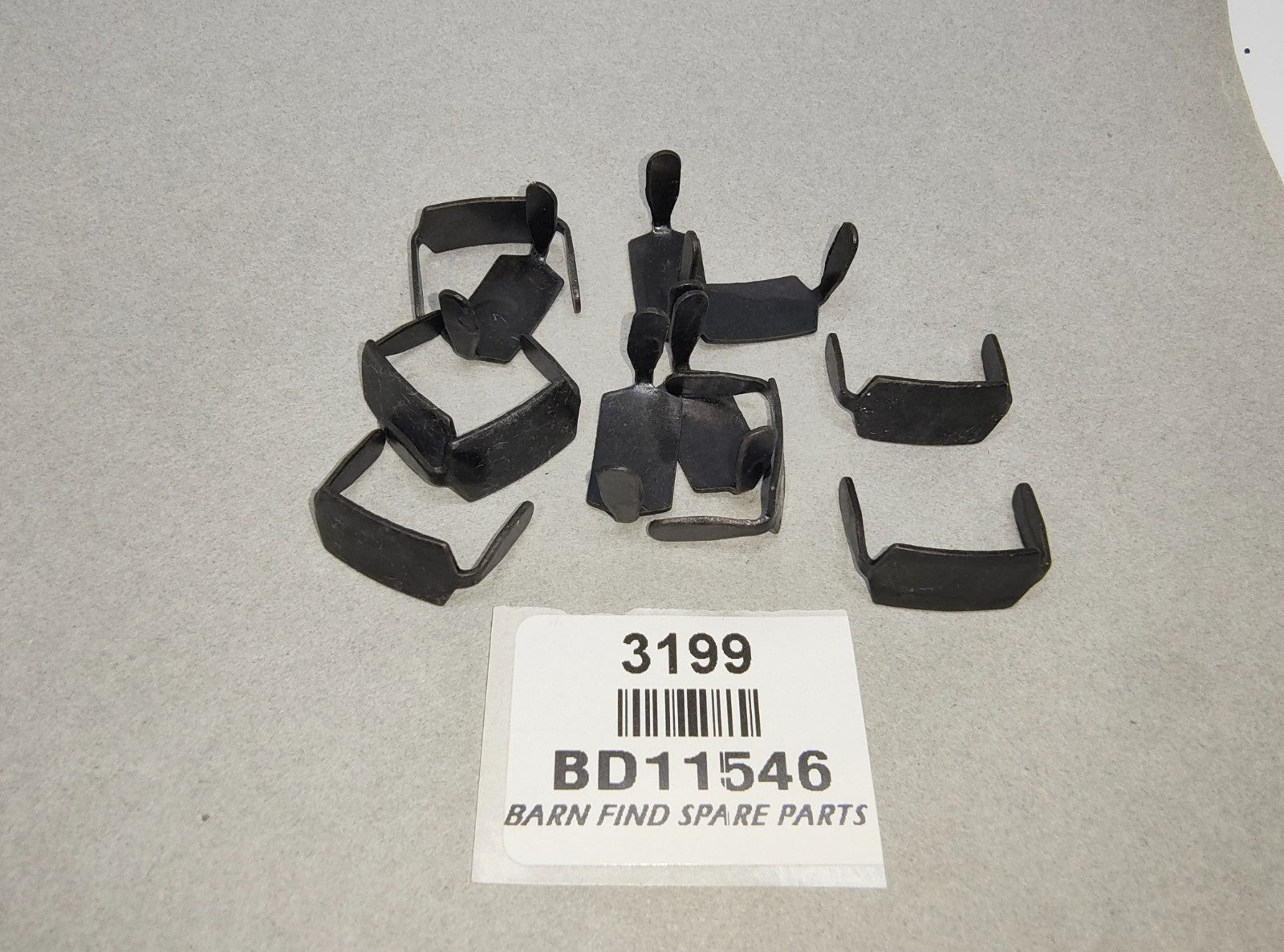 12 Jaguar staple moulding clips 10mm wide BD115460