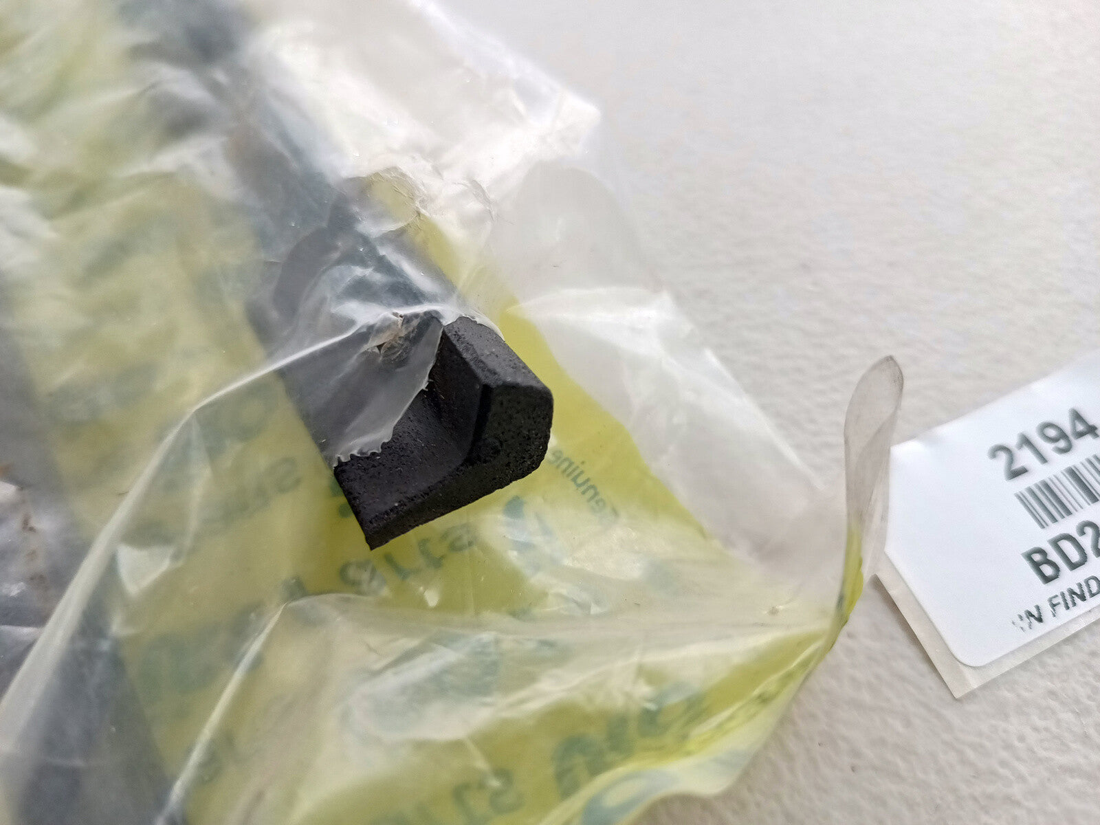 Jaguar e-type Door Sill Seal rubber BD24789, New Old Stock1