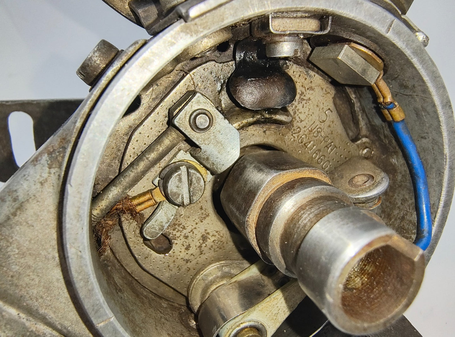 BOSCH Original Used distributor A2285550  U- ZV/JCU 6RI 0 suits slant 6 engine13