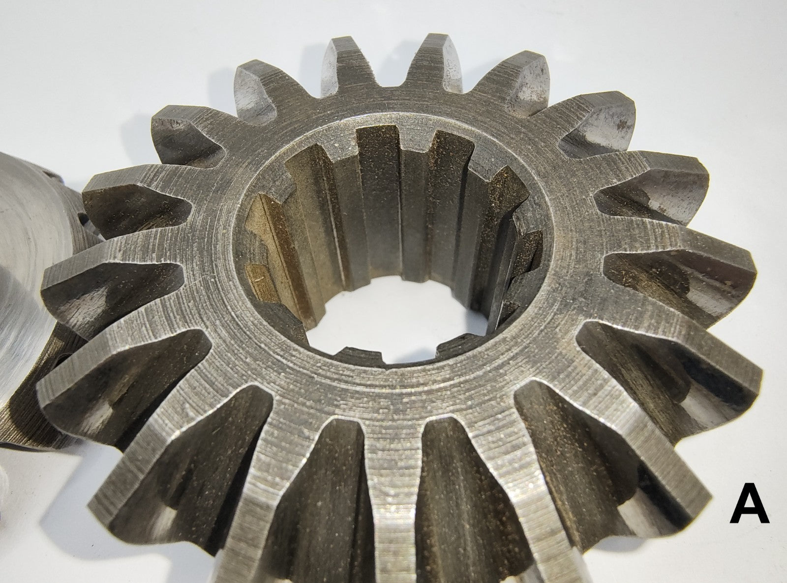 Pair of Original differential Spider Gears 265240 ATA7037 Some MG Austin Morris7