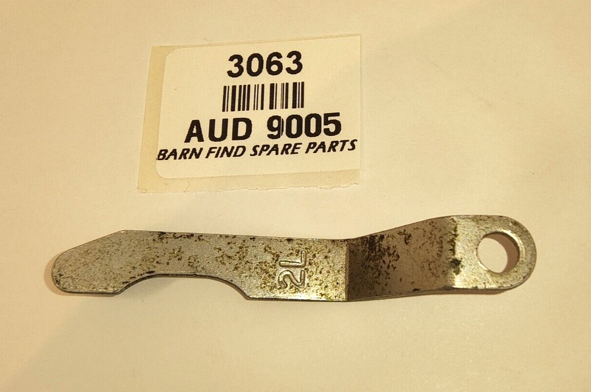 SU Carburettor choke/jet pick up Left Link/lever for rear carbie. AUD 9005 NOS0