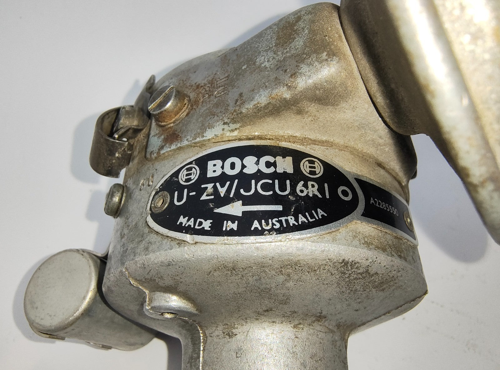 BOSCH Original Used distributor A2285550  U- ZV/JCU 6RI 0 suits slant 6 engine9