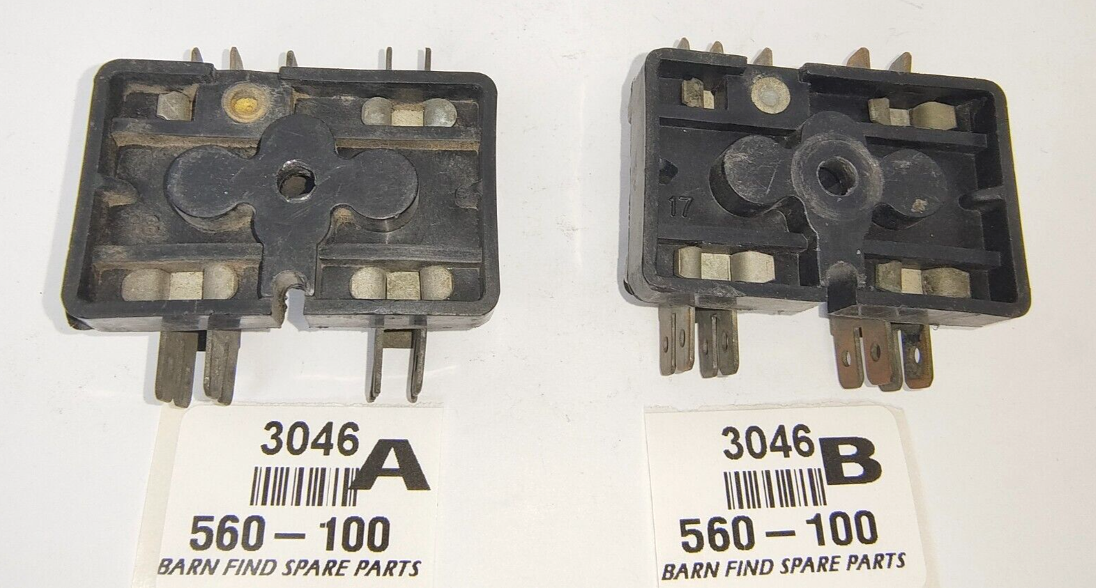 Original Bakelite Lucas Used MG fuse box 2 fuse 4FJ  560-100 Sold separately1