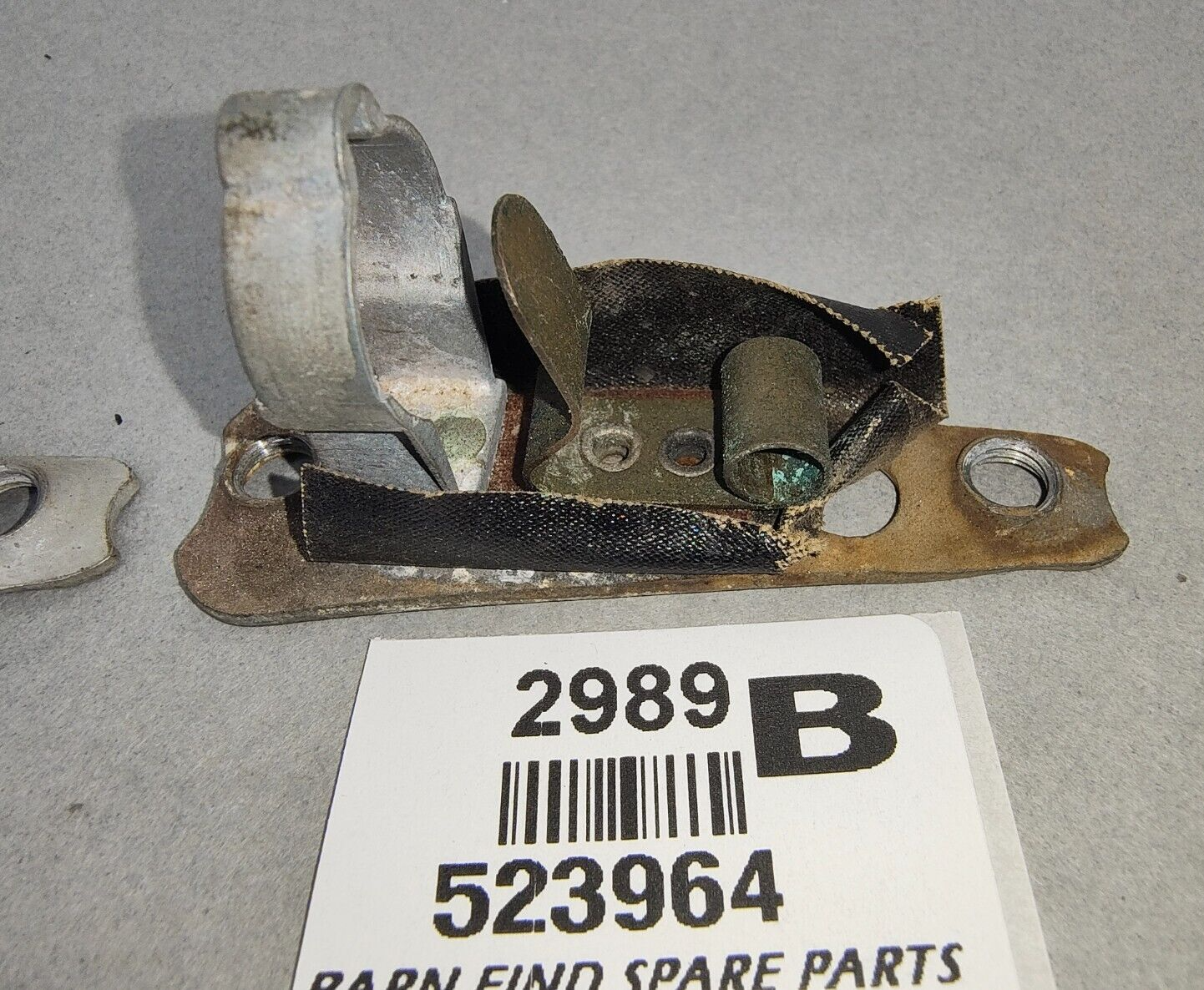 Lucas Bulb holder 523964 suits L1130 and L468 model lamps Used condition3