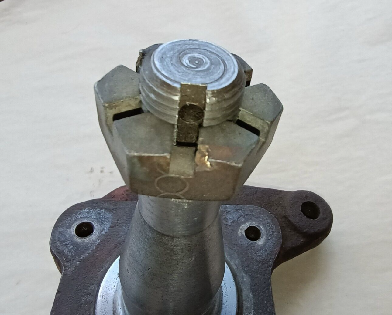 MG B Right Hand Stub / Hub King Pin BTB394 RH  Reconditioned Used8