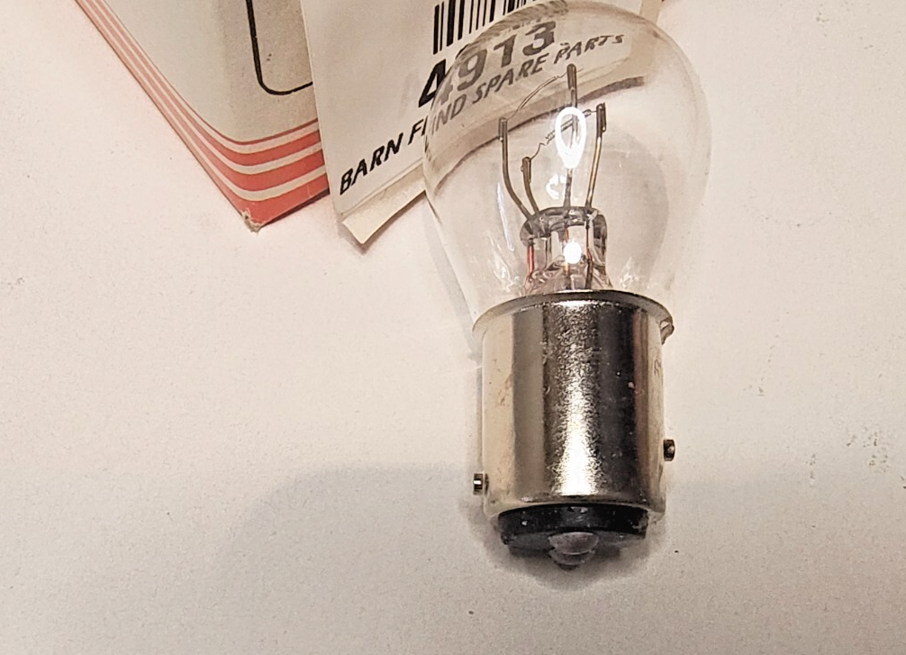 Auto Lamp Bulb Auto 4913 6V 20/5W2