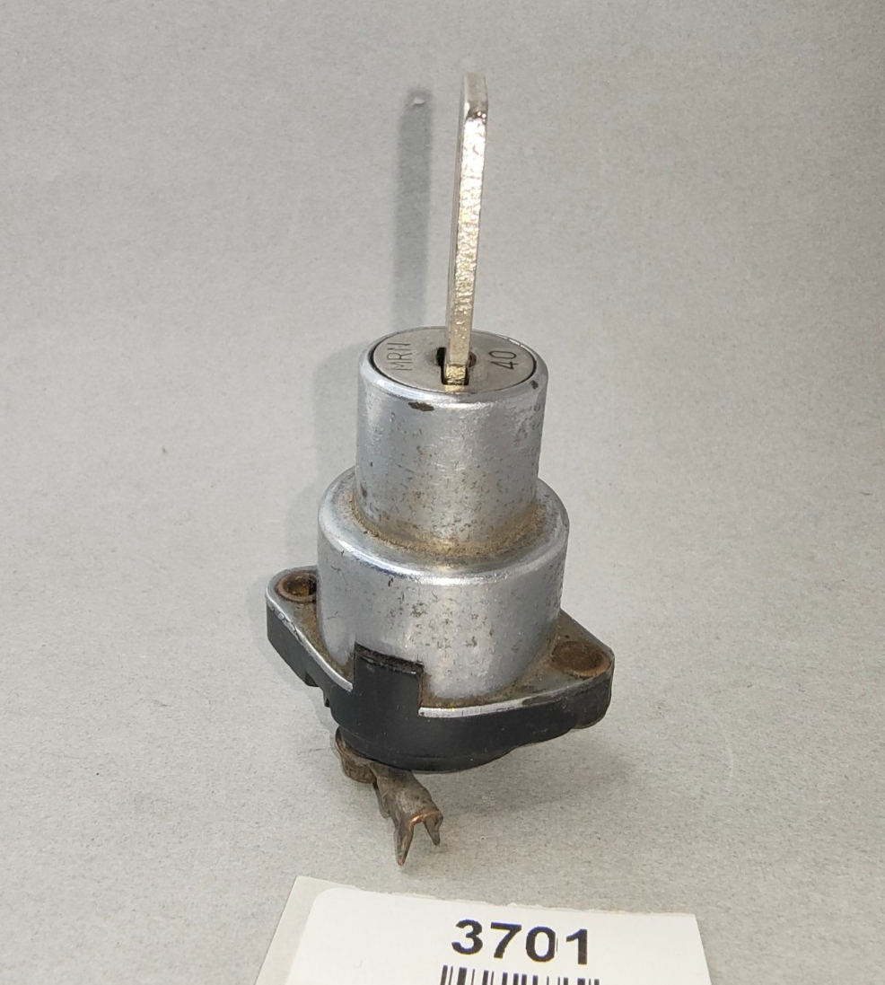 Original used Lucas Model S45 31163B ON/OFF ignition switch with key7