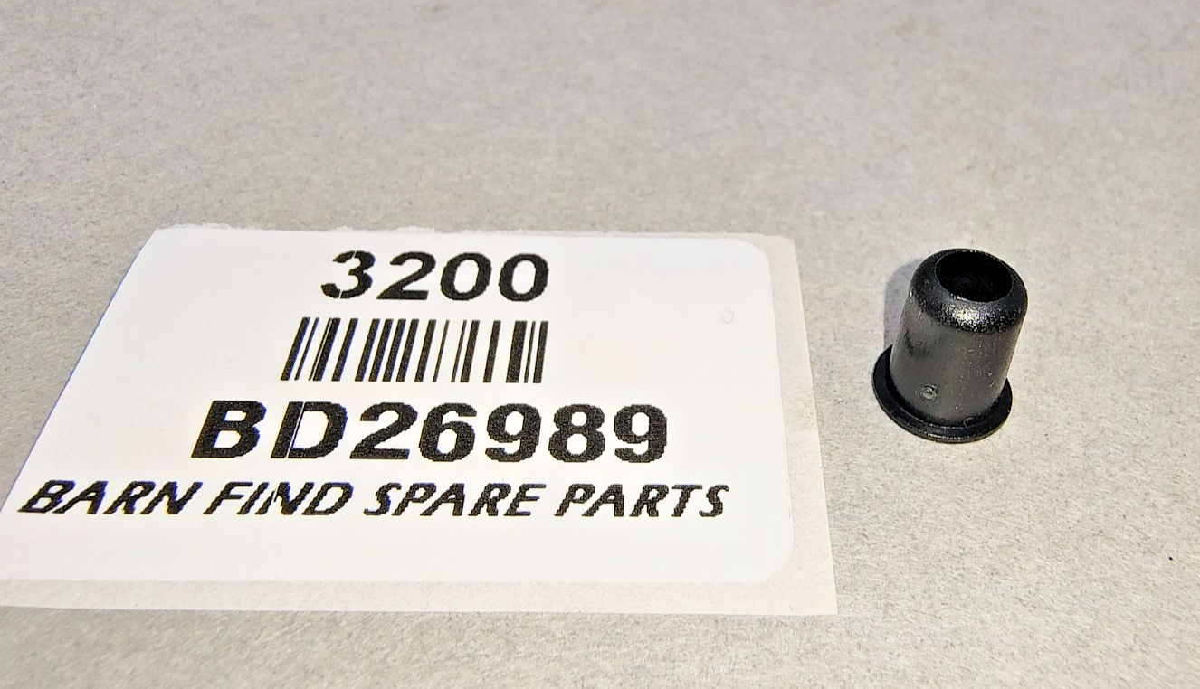 Friction bush for fixing badge motif Jaguar XJ6 lll clip only BD269890