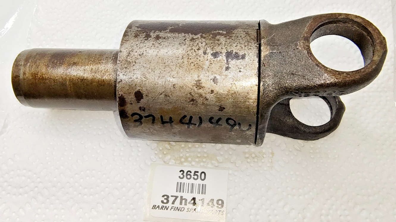Front tail shaft slip Yoke Good Used Condition 37h4149 - 10 internal splines3