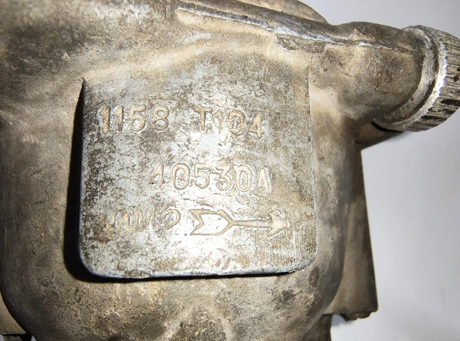 Original Lucas DM2P4 40530A USED 4 cylinder distributor date stamped 11 581