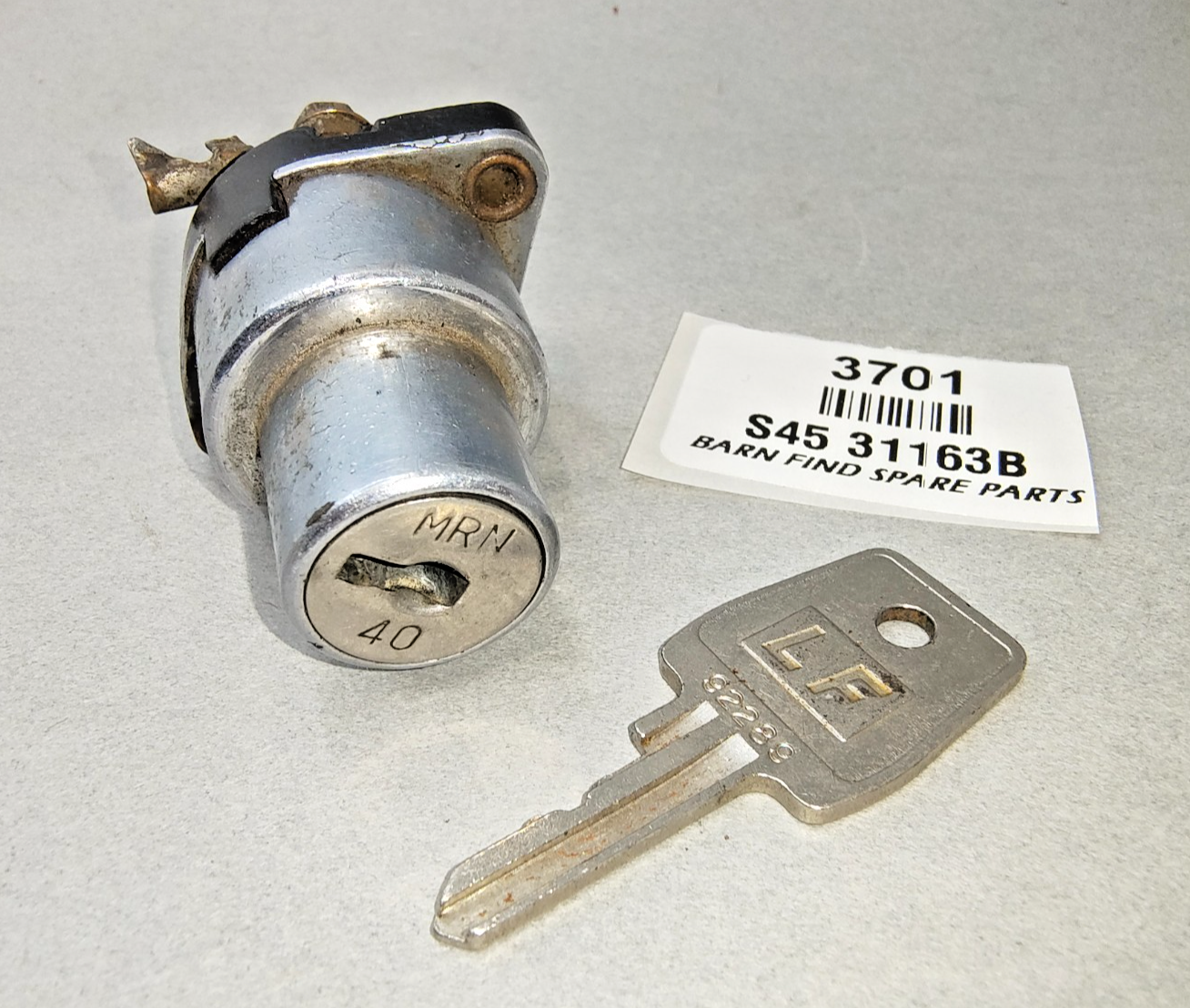 Original used Lucas Model S45 31163B ON/OFF ignition switch with key0