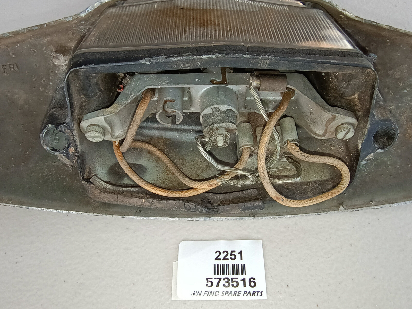 Jaguar Mk2 reversing light and number plate plinth unit, 573516. Used Condition.3