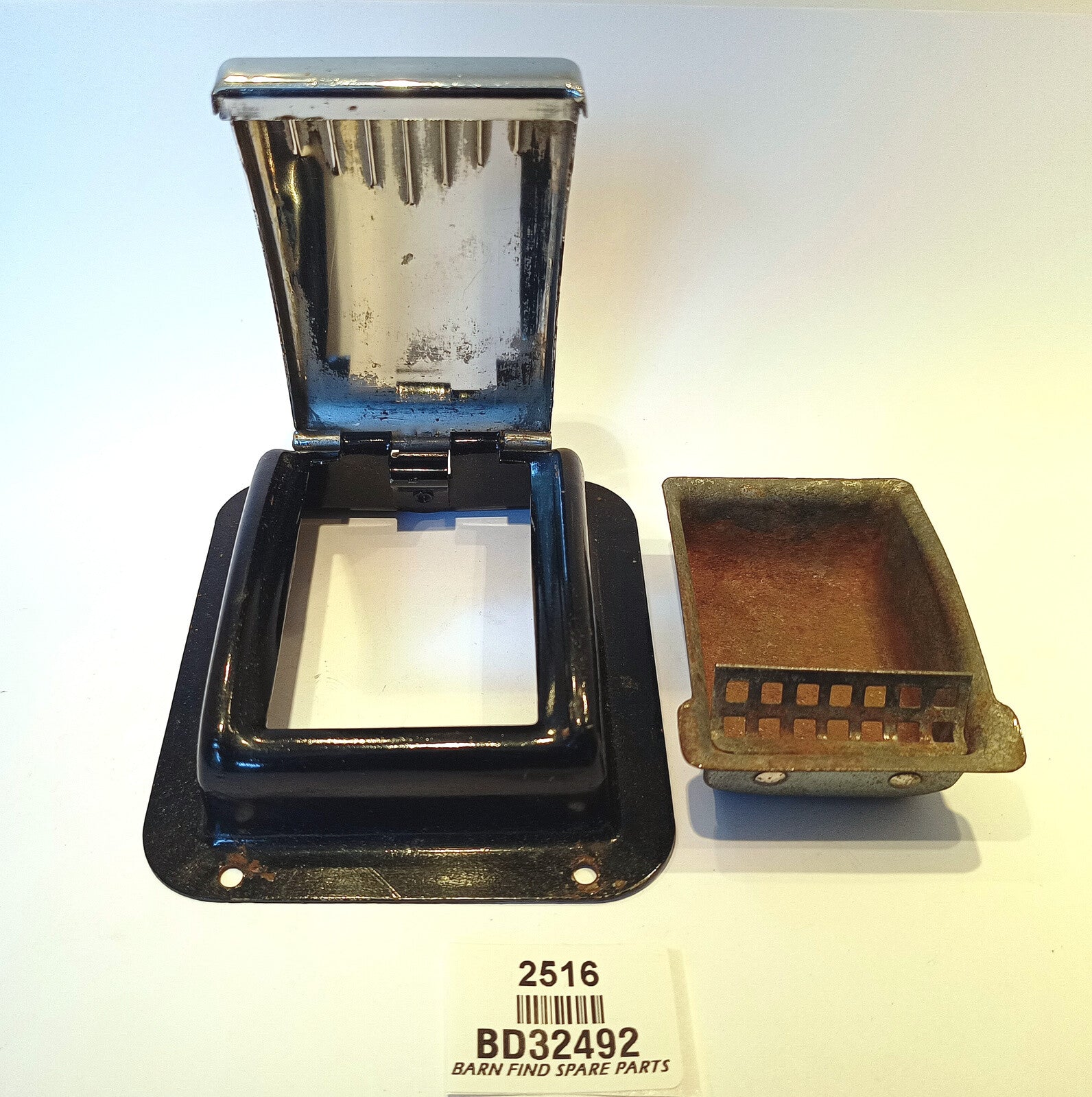 Original Used Jaguar and/or MG Ash Tray ashtray BD324921