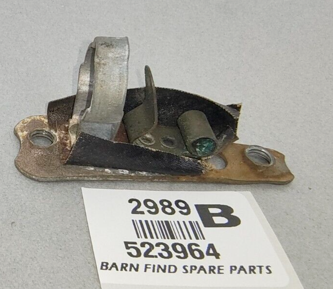 Lucas Bulb holder 523964 suits L1130 and L468 model lamps Used condition2