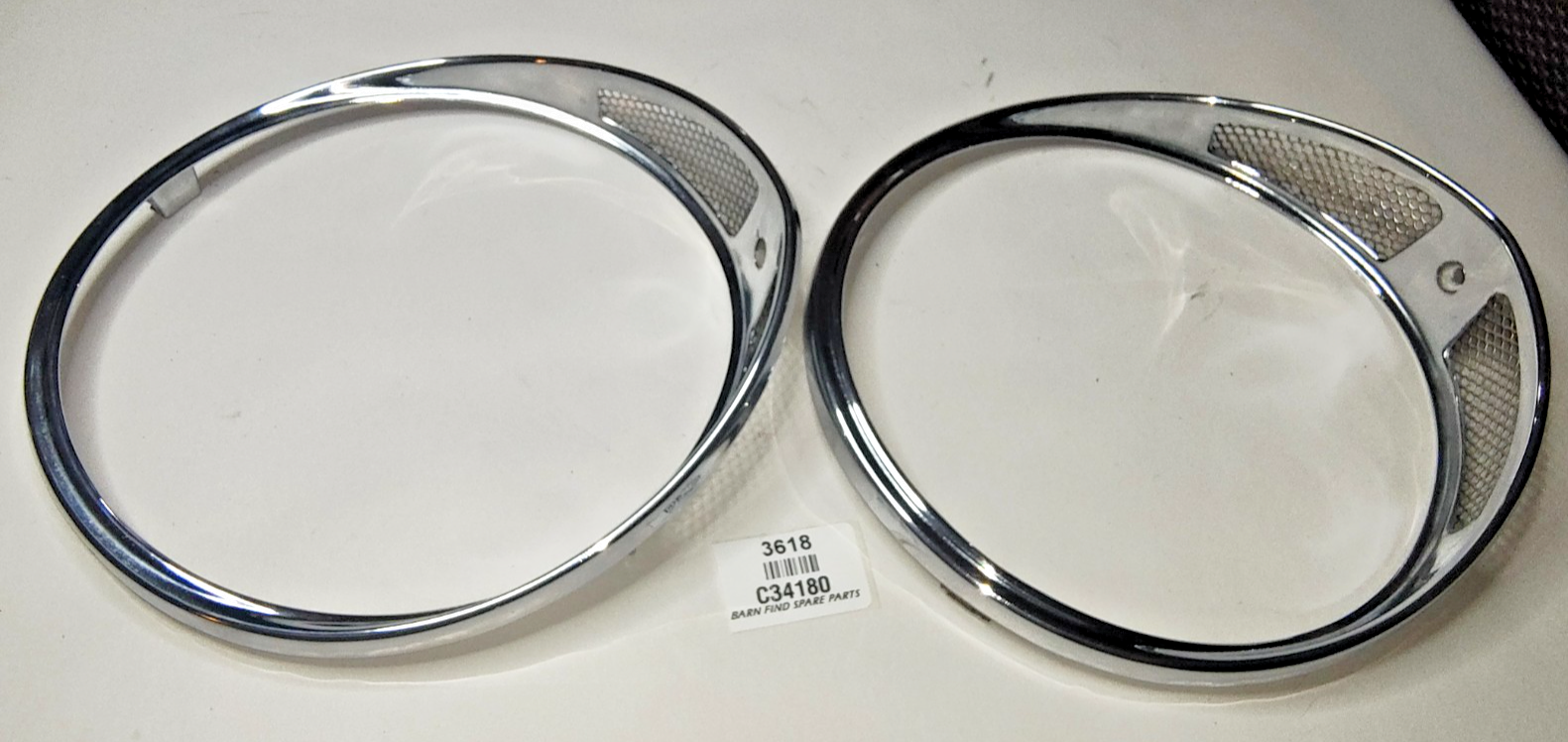 JAGUAR DAIMLER Original pair of METAL Chrome 7" meshed headlamp trim/rims C3418014