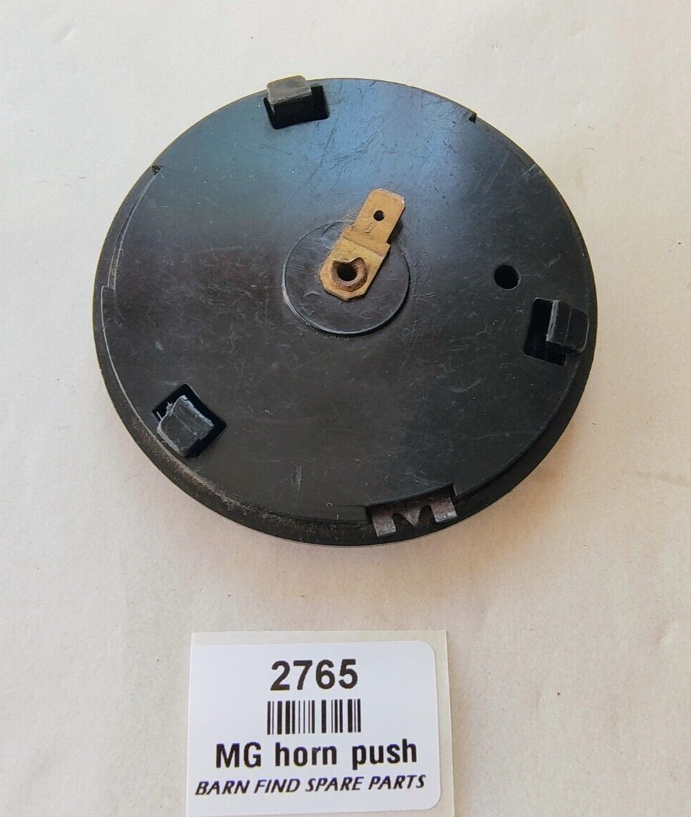 MG wheel centre horn push white and gold plastic centre - used1