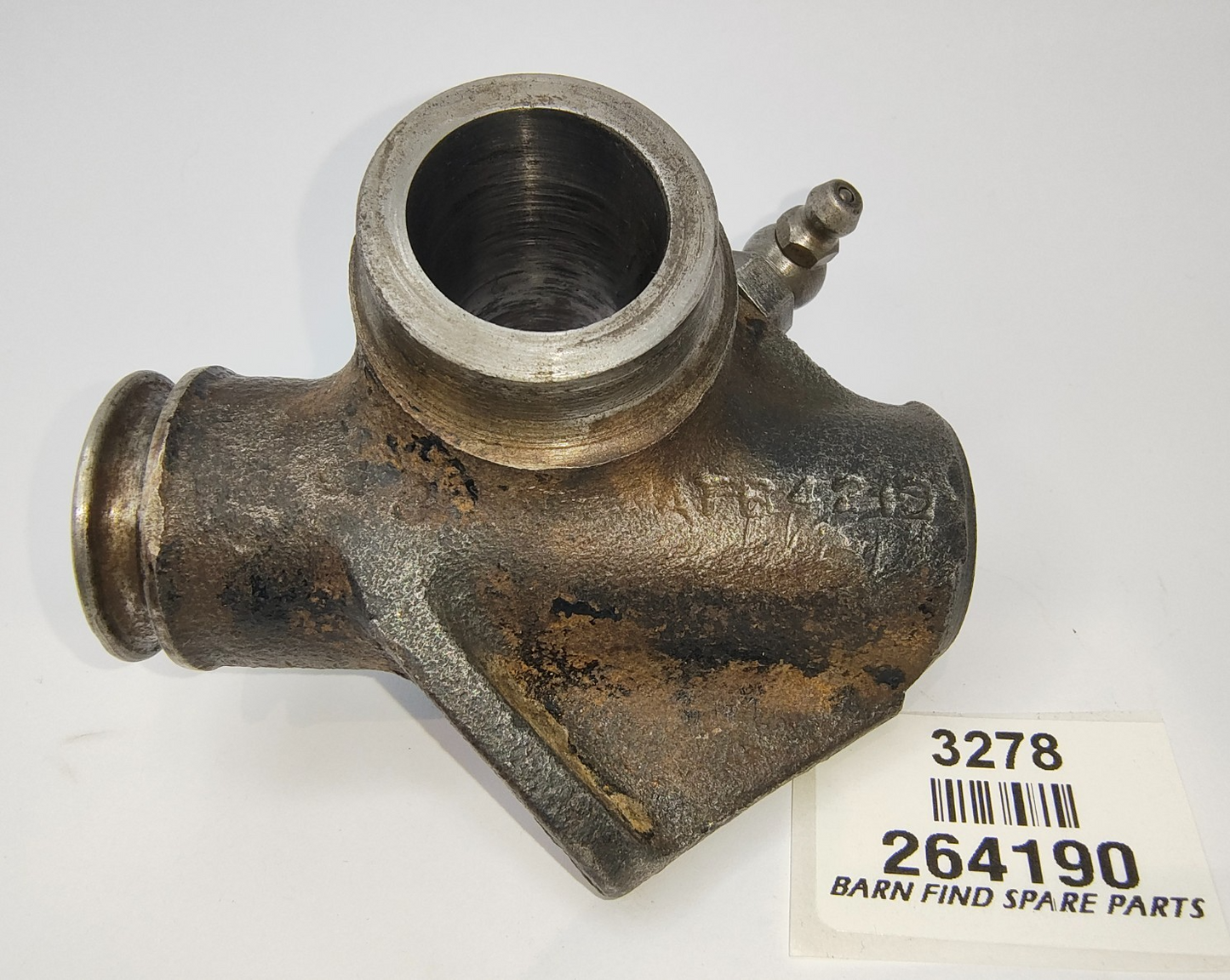 MG Original Used Cast iron FRONT SUSPENION UPPER SWIVEL LINK Left  Top 2641900
