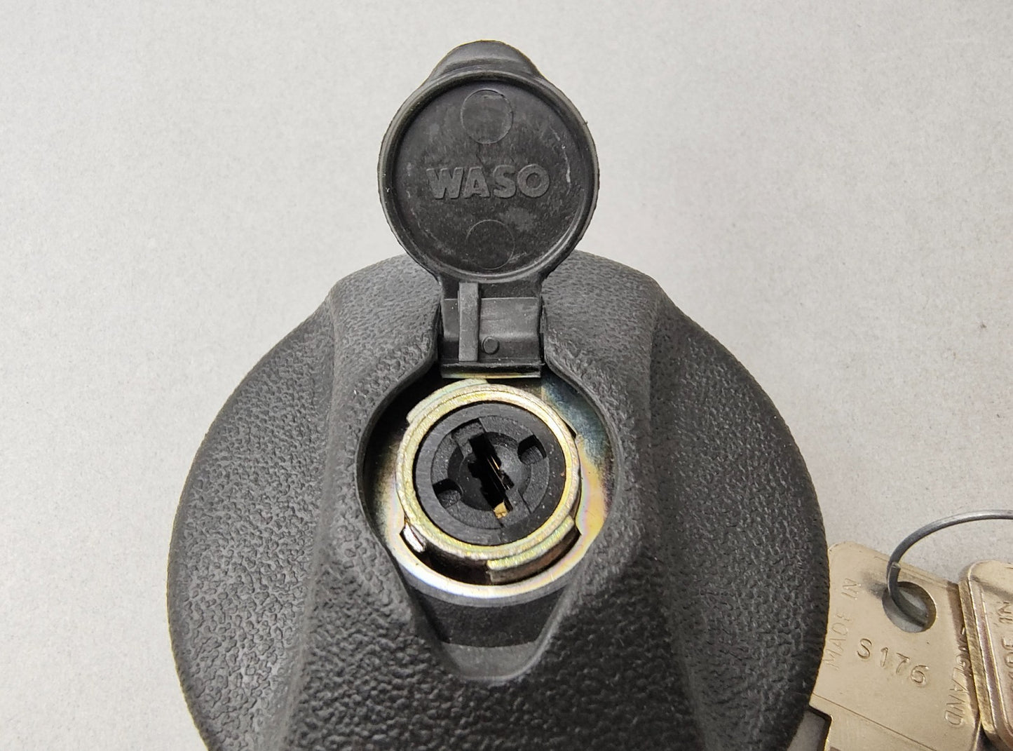 FUEL CAP Black vented Locking inc 2 keys New Old Stock 202-760 GSS196A Some MGB4