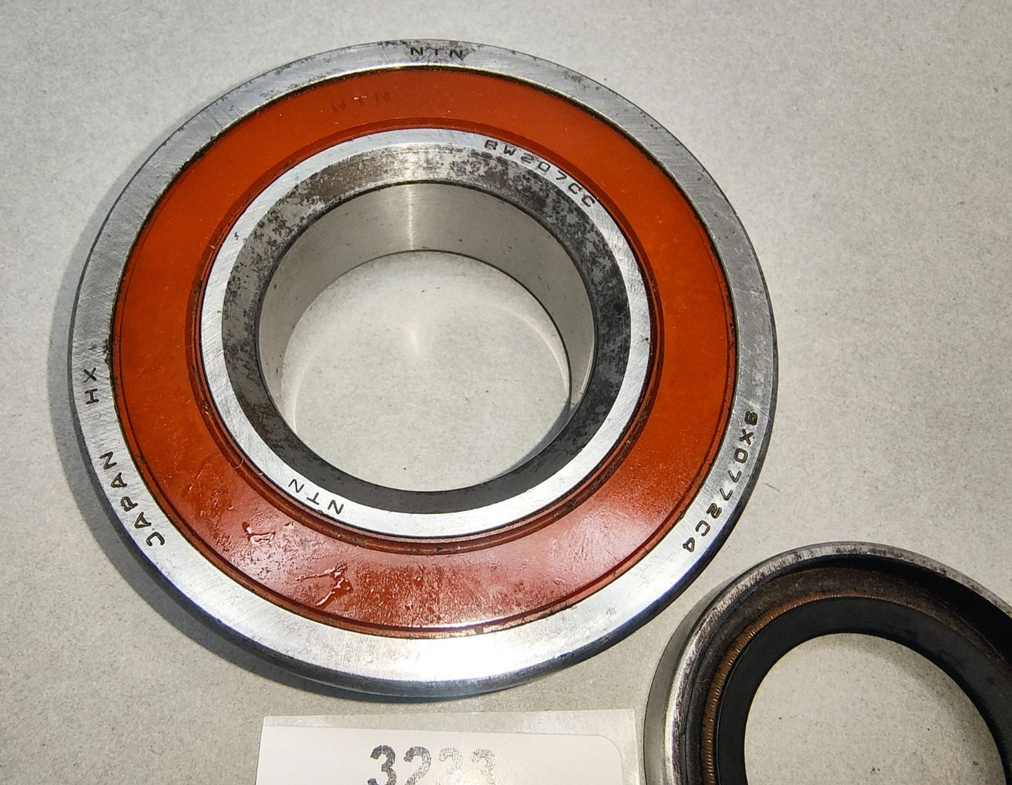 NTN RW207CC Bearing ID 35 mm OD 72 mm  Width 21 mm & axle seal New Old Stock2