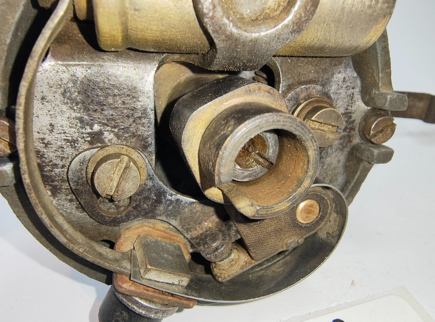 LUCAS USED DISTRIBUTOR DKY4A 40058D,  A131 Date stamped 1 48 (January 1948)15
