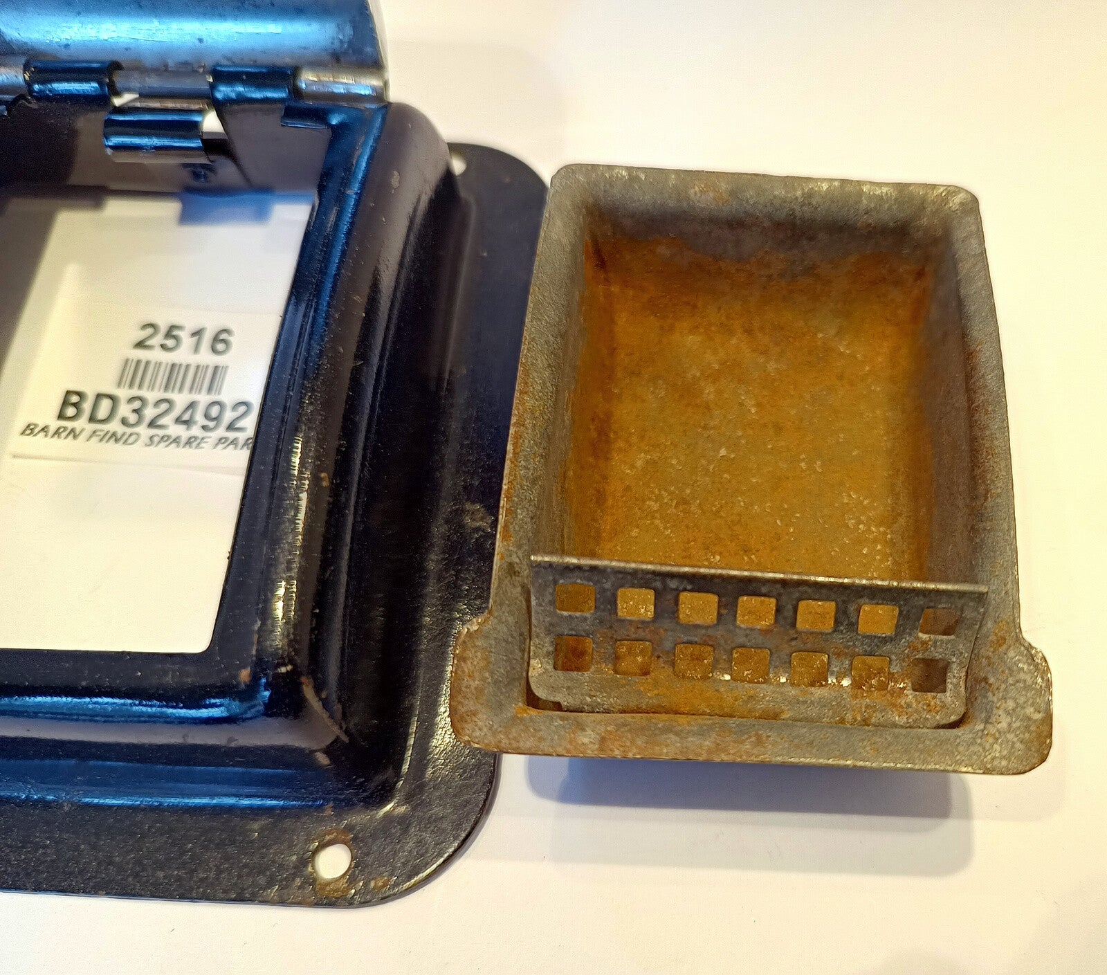 Original Used Jaguar and/or MG Ash Tray ashtray BD324923