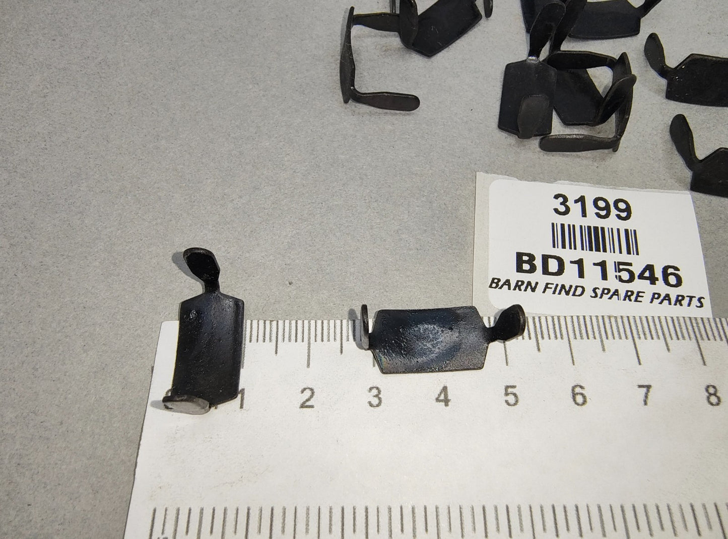 12 Jaguar staple moulding clips 10mm wide BD115461