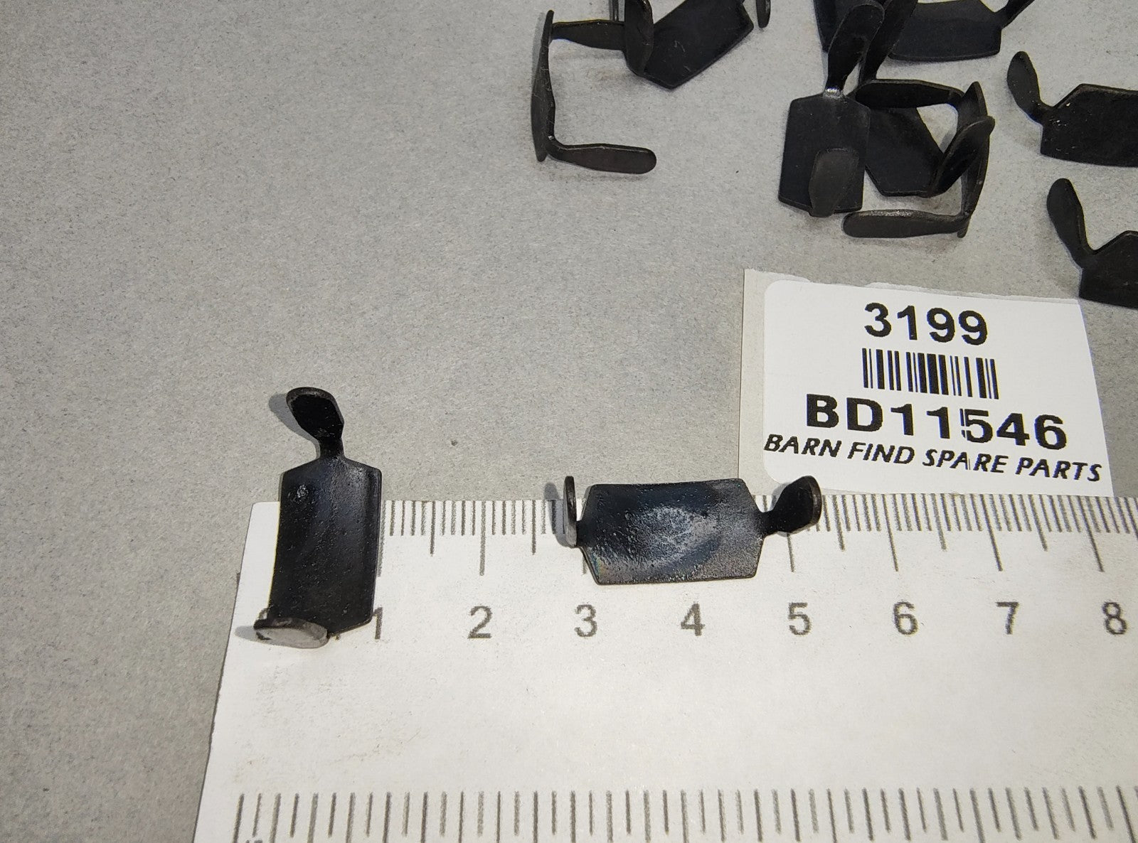 12 Jaguar staple moulding clips 10mm wide BD115461