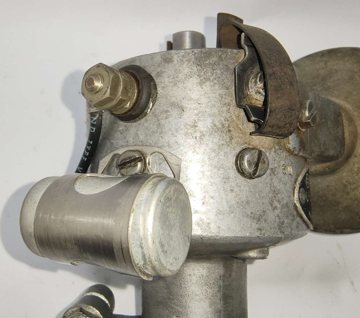 BOSCH Original Used distributor A2285550  U- ZV/JCU 6RI 0 suits slant 6 engine7