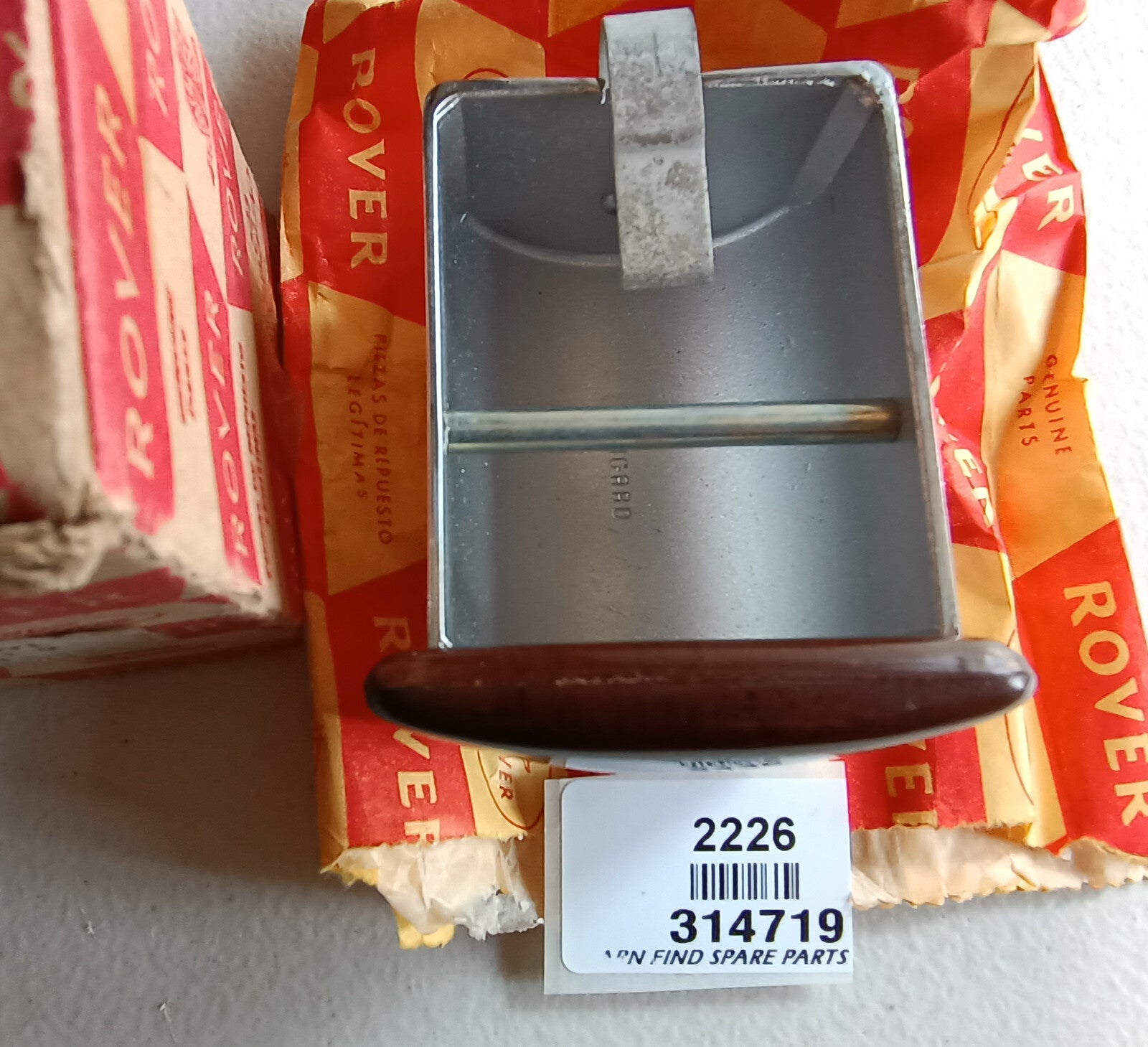 ROVER Ashtray unit for front seat, 314719. New Old Stock.1