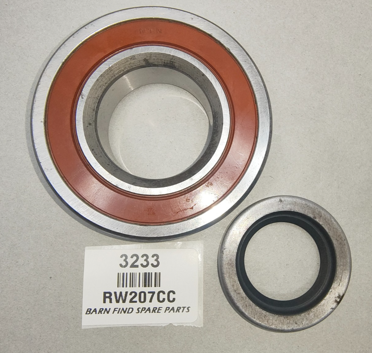 NTN RW207CC Bearing ID 35 mm OD 72 mm  Width 21 mm & axle seal New Old Stock0