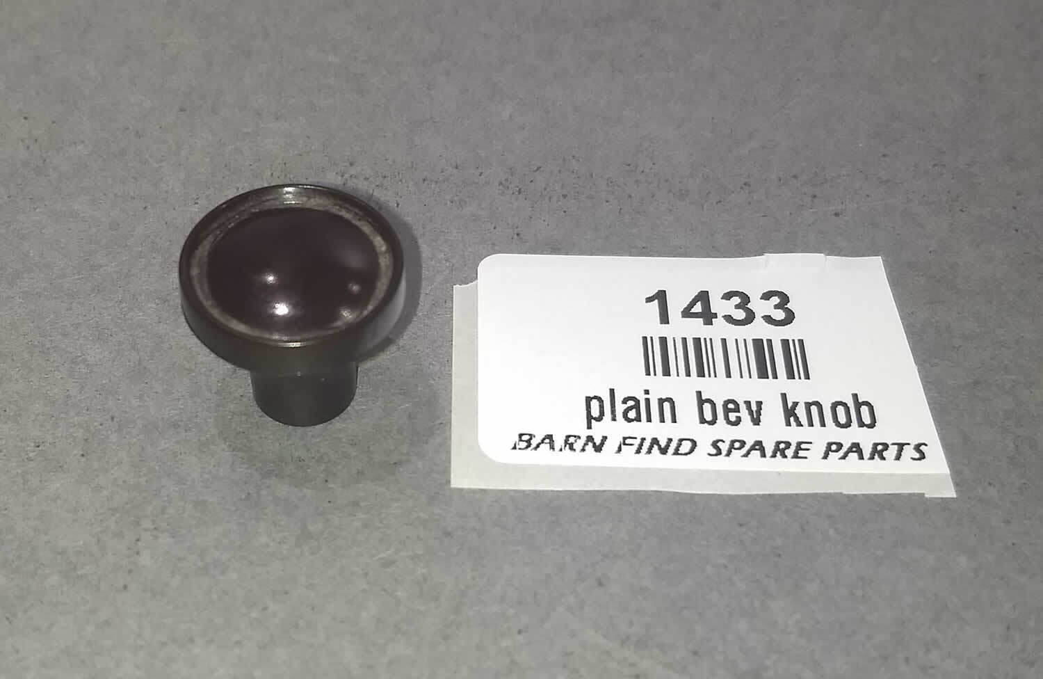 Lucas Threaded panel knob0