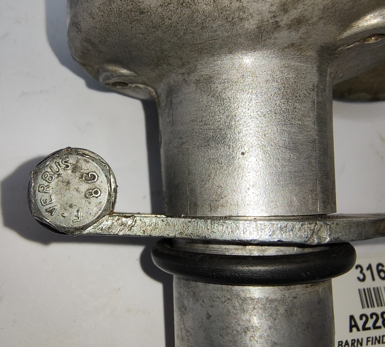 BOSCH Original Used distributor A2285550  U- ZV/JCU 6RI 0 suits slant 6 engine6