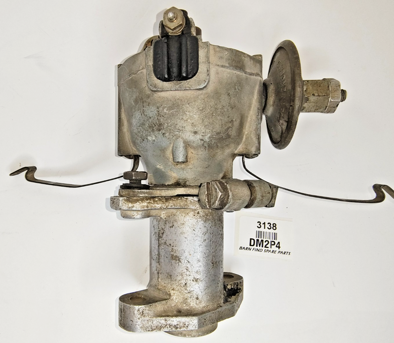 Original Lucas DM2P4 40530A USED 4 cylinder distributor date stamped 11 586