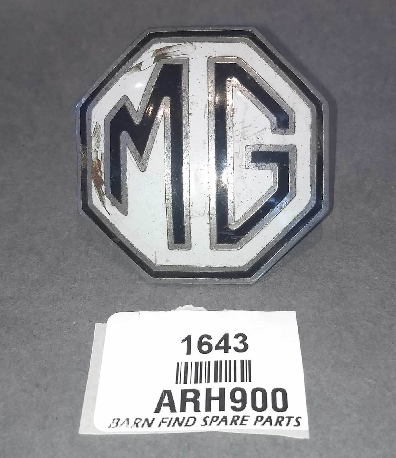 Original Used MG ARH900 Spare wheel medallion Black and White0