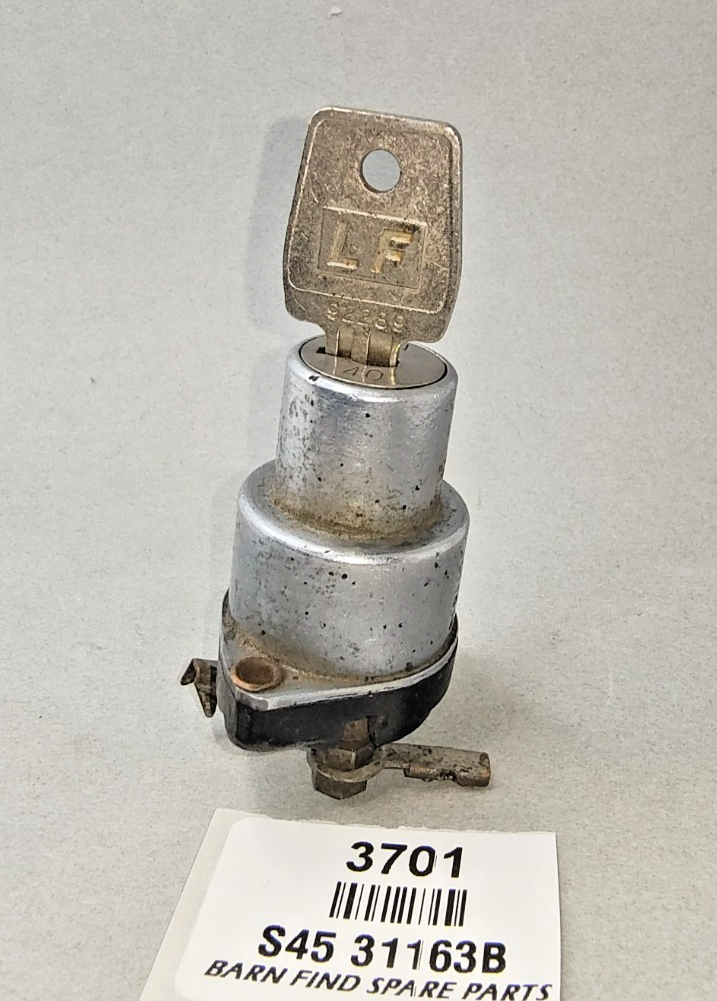 Original used Lucas Model S45 31163B ON/OFF ignition switch with key1