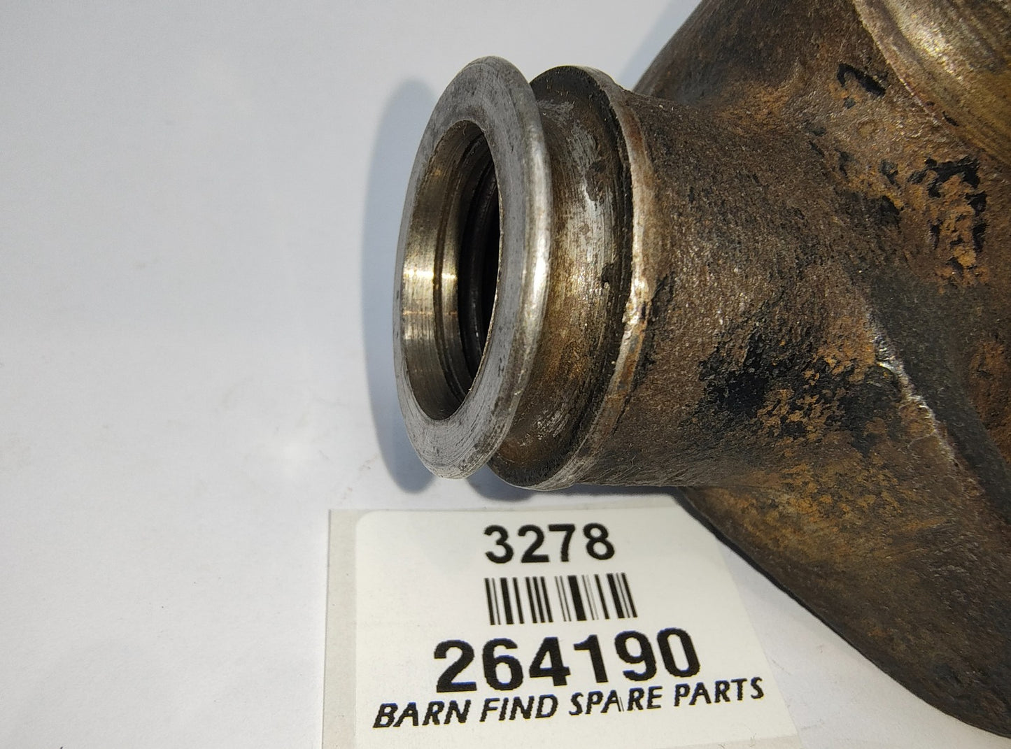 MG Original Used Cast iron FRONT SUSPENION UPPER SWIVEL LINK Left  Top 2641907