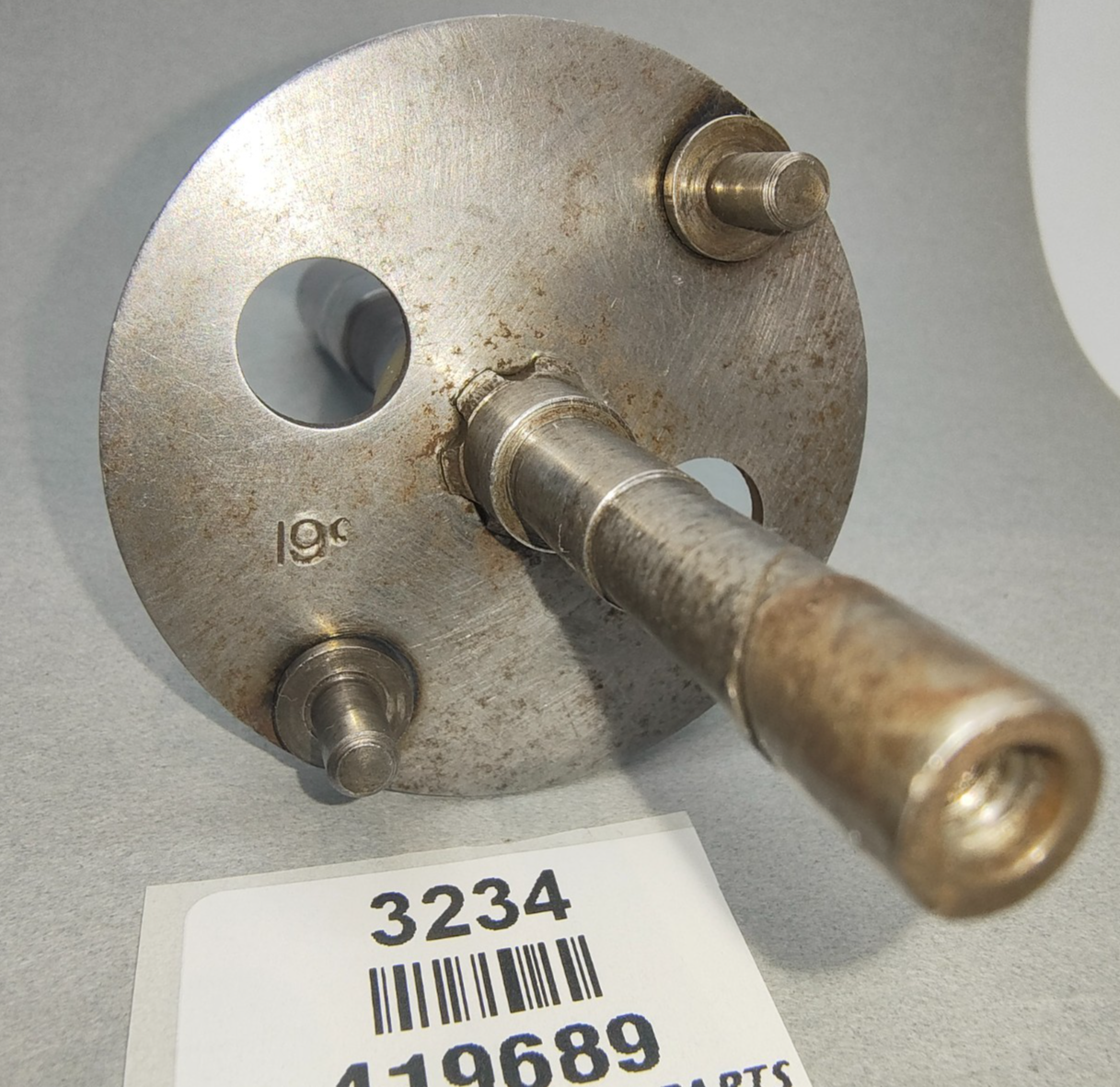 Lucas Original Distributor 19 degree advance Shaft & Action Plate used 419682