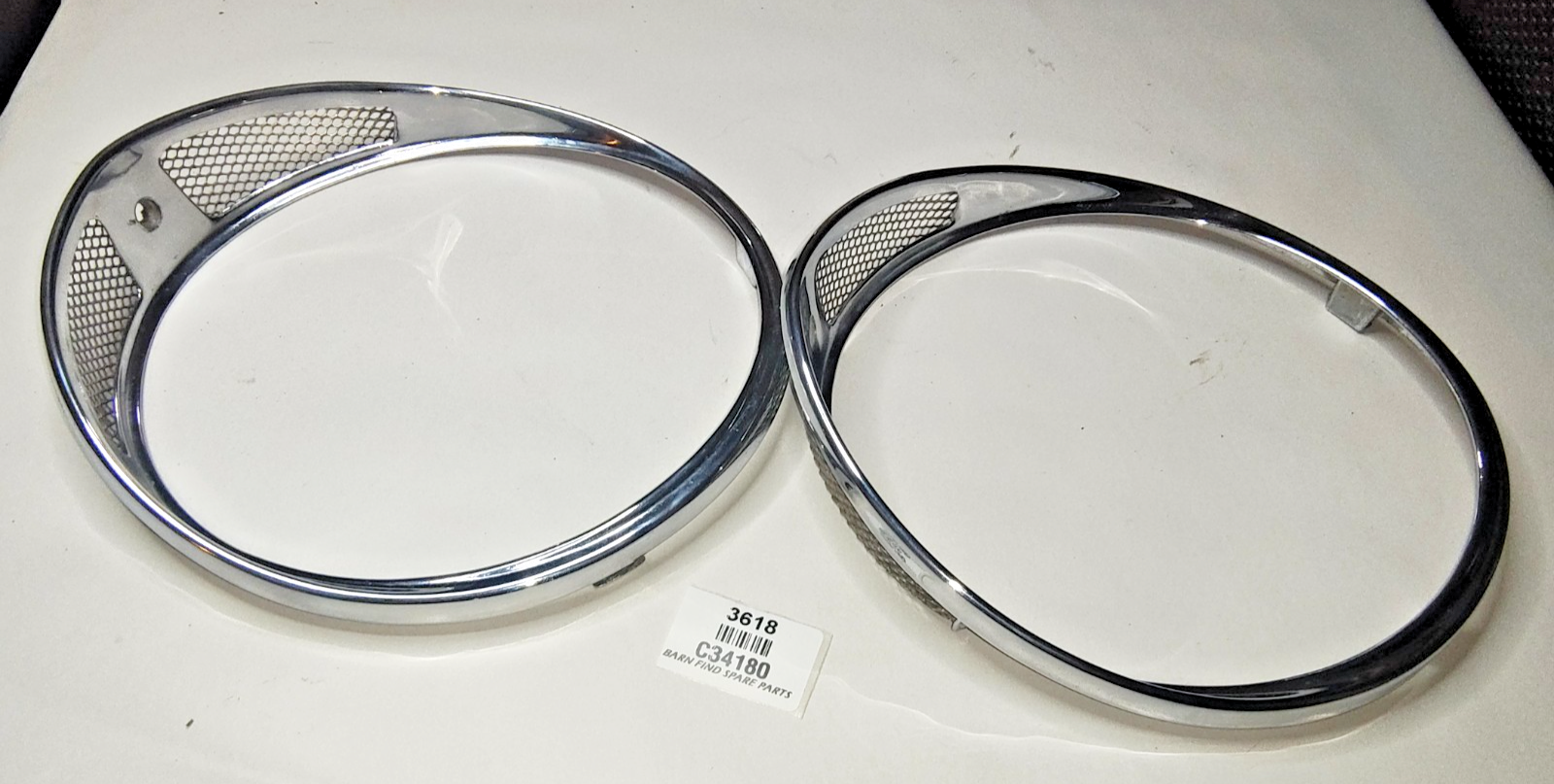 JAGUAR DAIMLER Original pair of METAL Chrome 7" meshed headlamp trim/rims C3418013