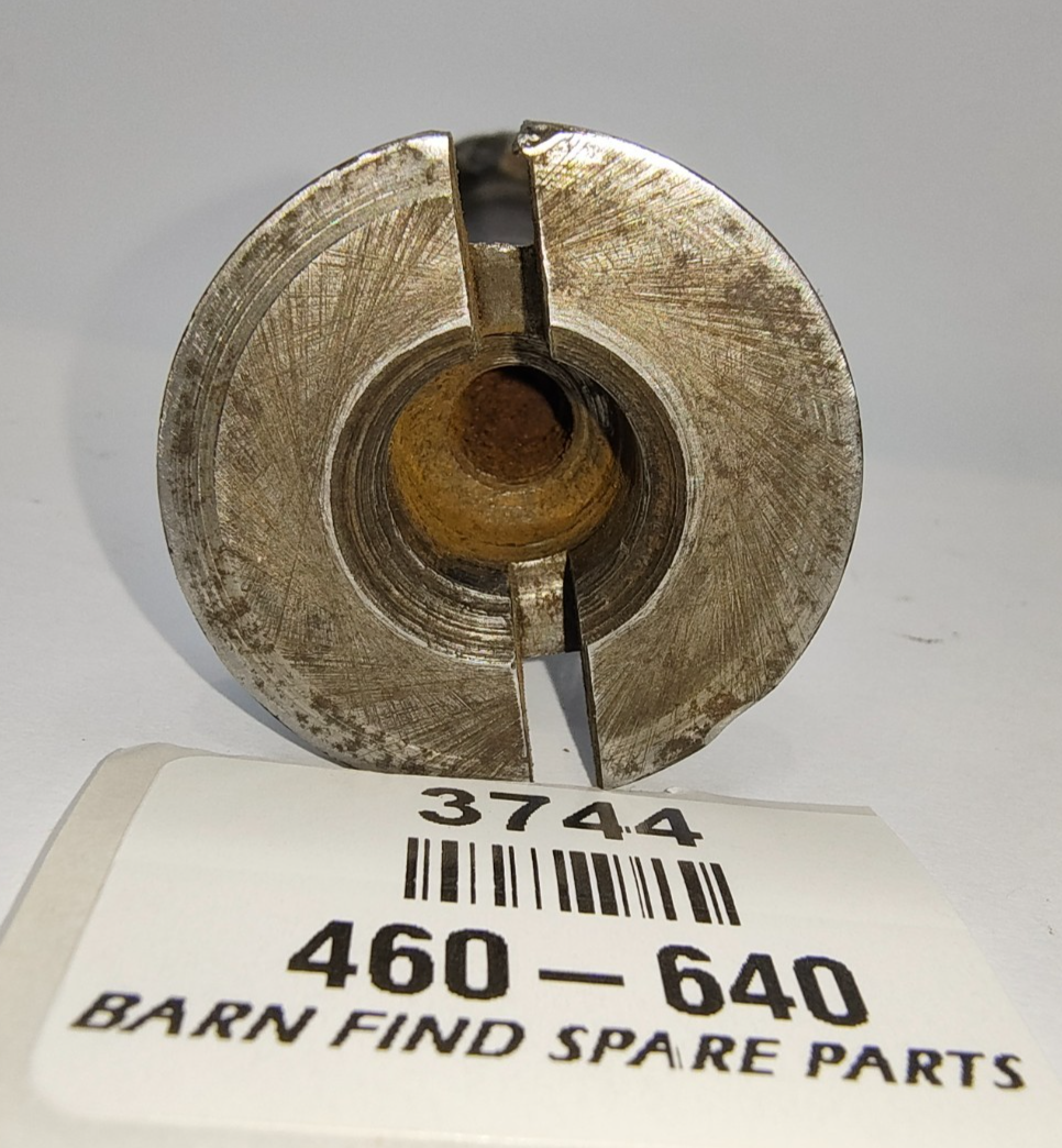 Distributor Good Used Spindle with centre slot 460-640 alt. Pn: 12G44998
