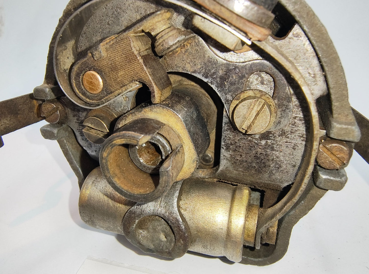 LUCAS USED DISTRIBUTOR DKY4A 40058D,  A131 Date stamped 1 48 (January 1948)13
