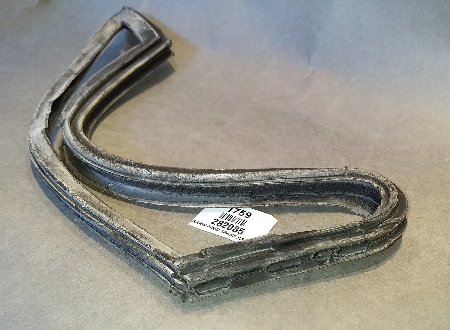 MG Quarter Vent LHS Window Seal 2820851
